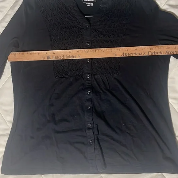 L.L.Bean embroidered V-Neck black women’s Medium button down cardigan top - Picture 6 of 10